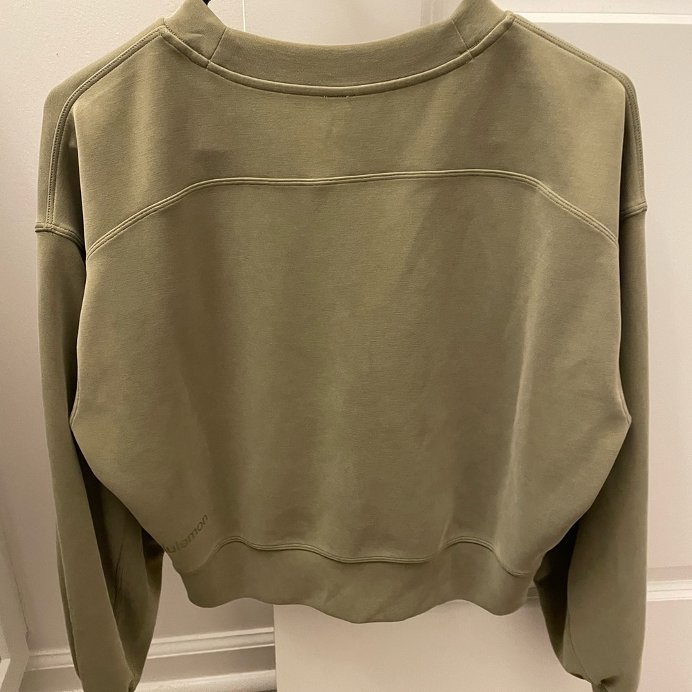 Lululemon perfectly oversized cropped crew. Bronzed green. Size 2 - Picture 4 of 4